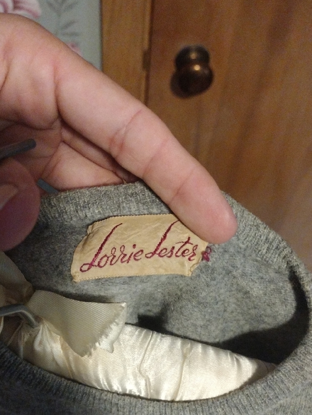 Vintage Sweater Collection - Picture 8 of 9